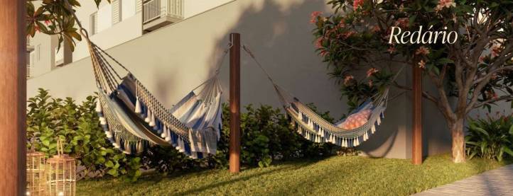 Redário ao ar livre com redes, jardim e área de descanso